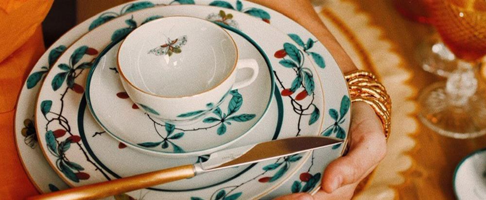 Mesa posta com louça Camomila Vintage